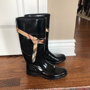 COPY - Burberry Kenyon Nova Belt Rain Boots